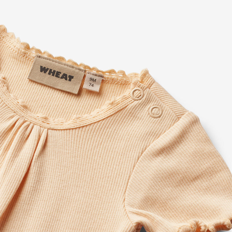 Wheat Main Kortermet body Edna | Baby Underwear/Bodies 1251 pale peach